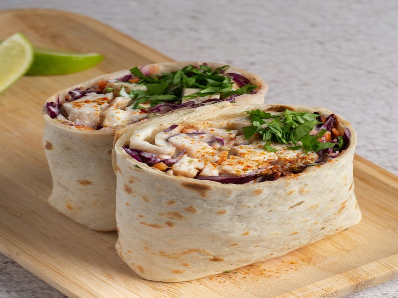 Wrap Integral de Grão-de-Bico com Molho de Tahine
